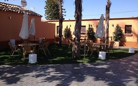 Estudio con jardincito privado barbacoa y piscina compartida para parejas